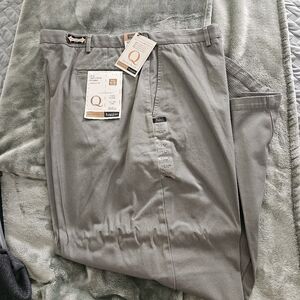 Haggar Men's Classic Khaki Olive Chinos 46w × 30L